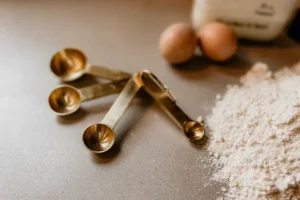 Kako pravilno uporabljati merilne žličke pri peki?